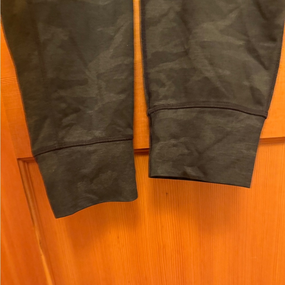 Vuori Men's Sunday Performance Jogger - Picture 9 of 12